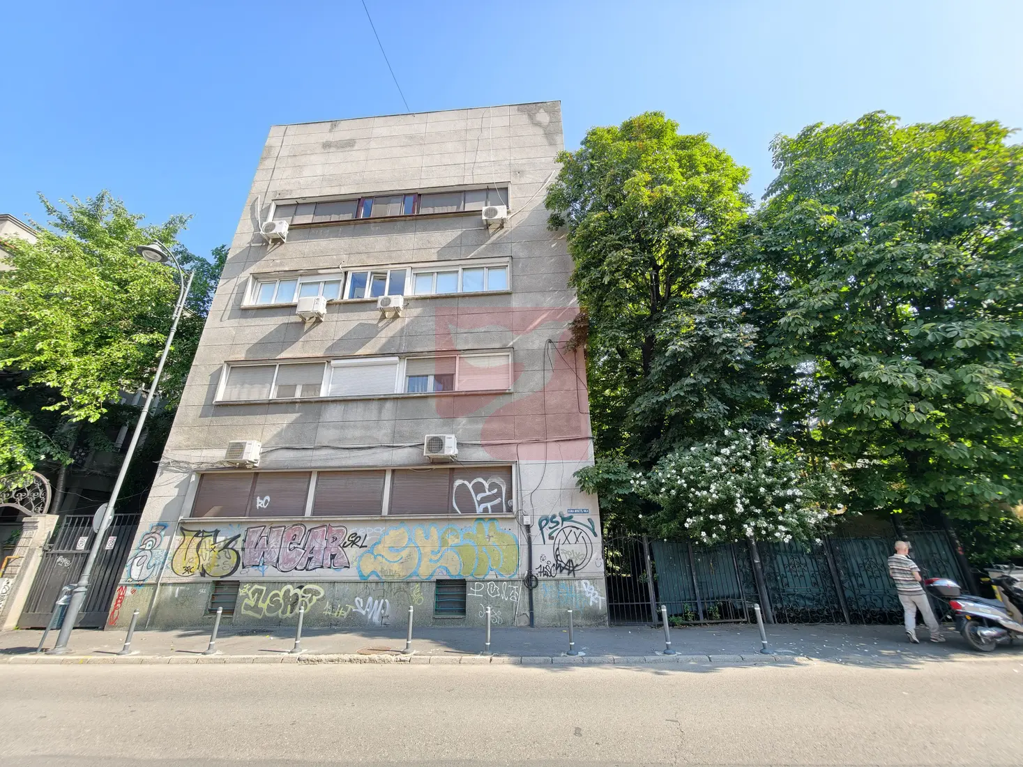 Descriere miniatură 14