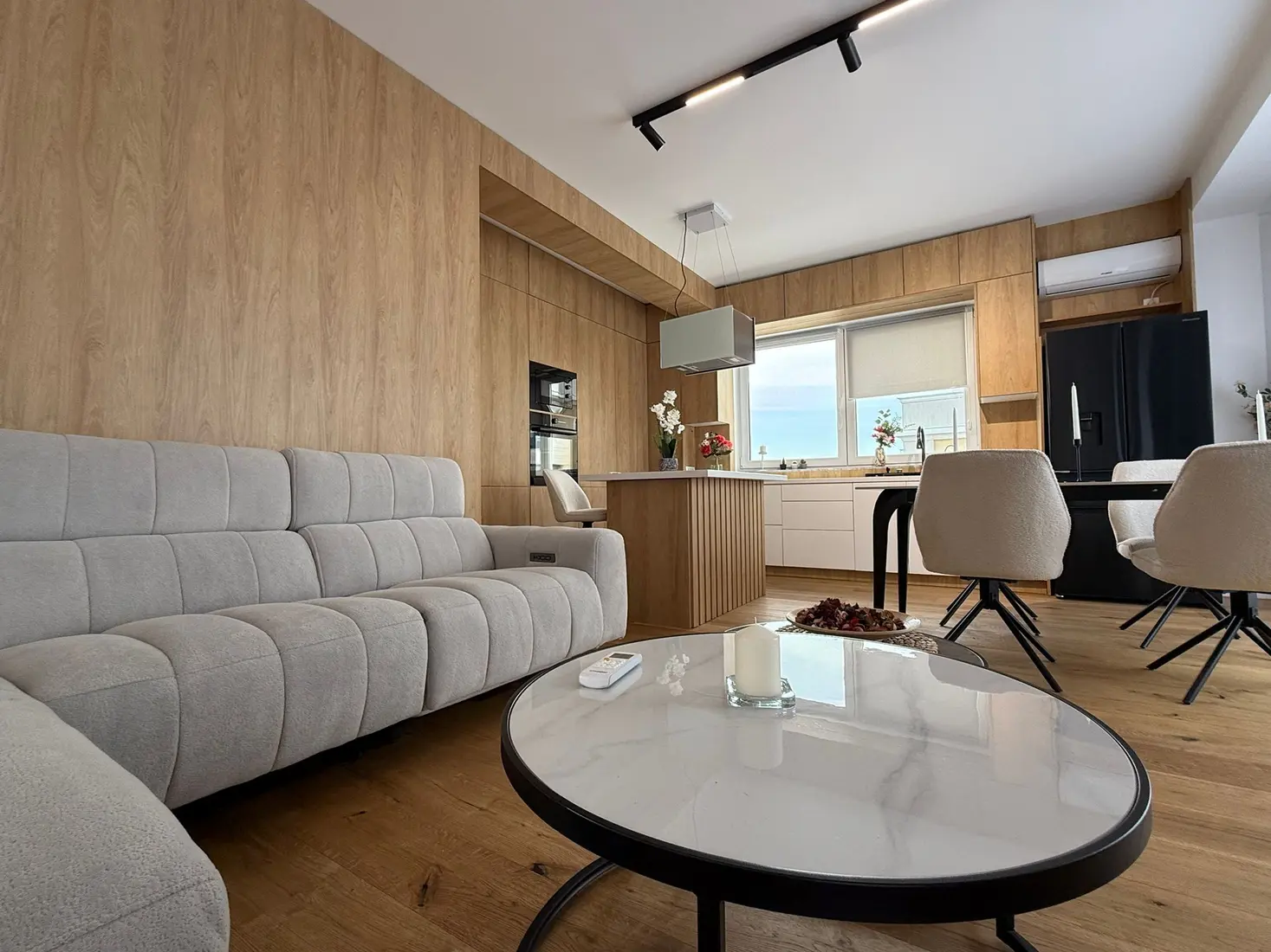 Luxury Duplex with Stunning Sunset Views Iancu Nicolae