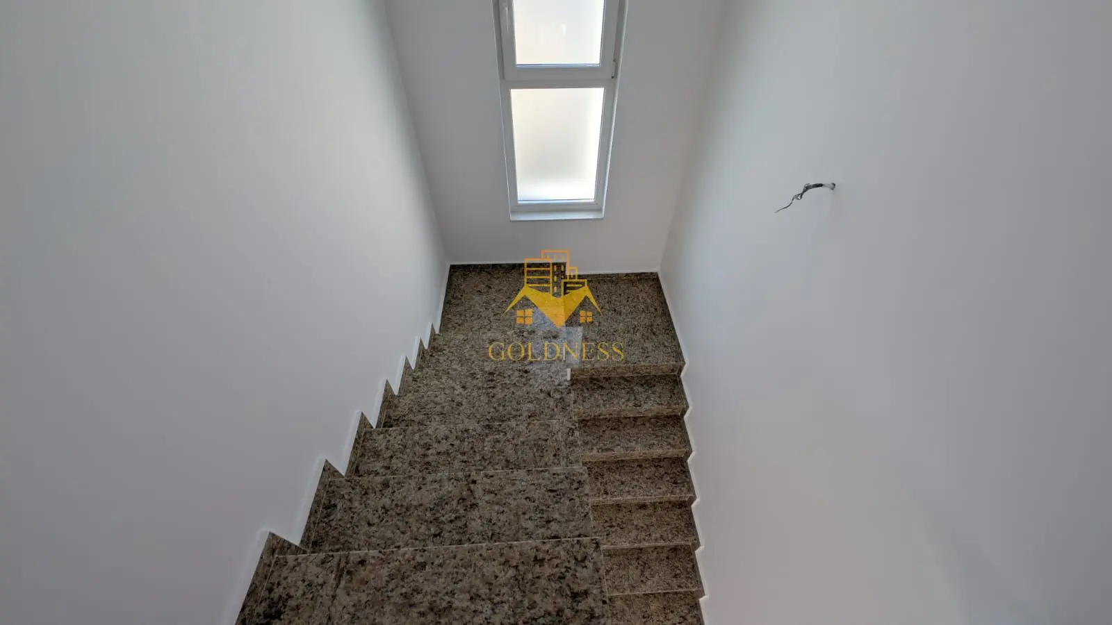 Descriere miniatură 6