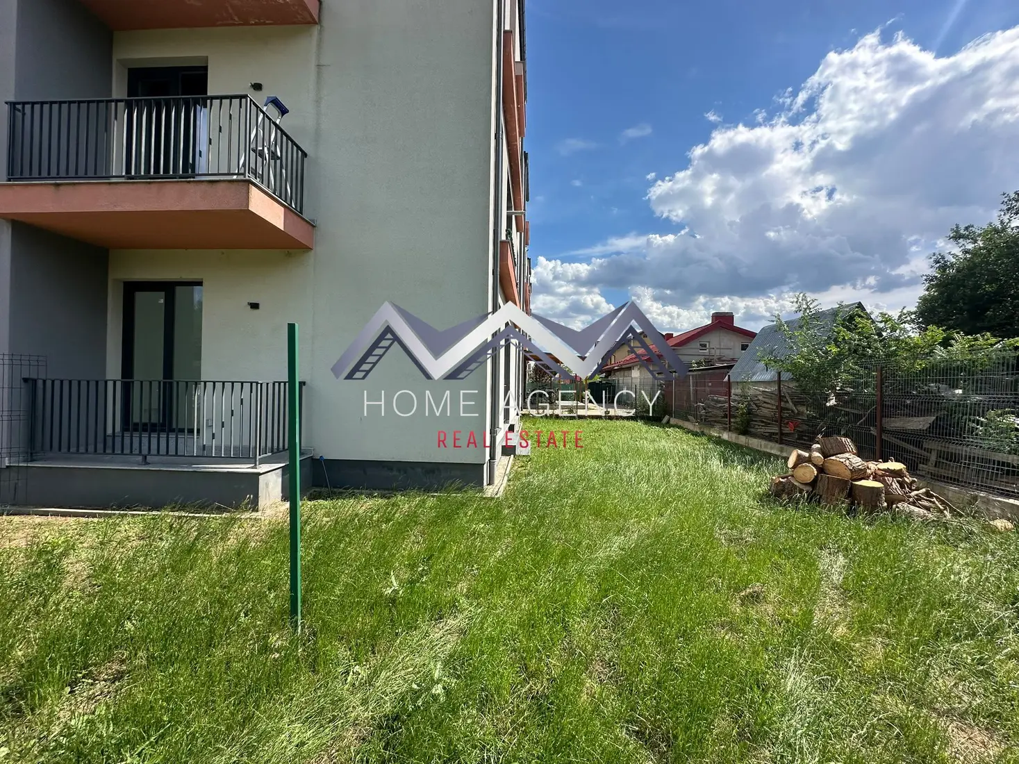 Apartament 2 camere curte 110 mp Otopeni central